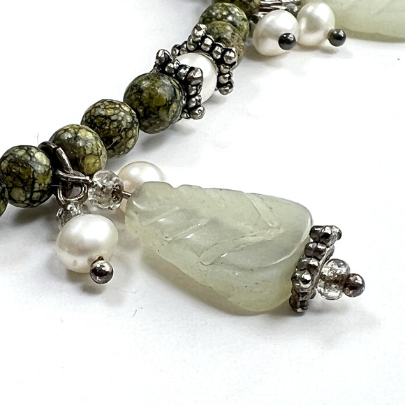 Vintage Necklace Green Jadeite Pendant Drops Glass Beads Short 14.5 Inches - Picture 4 of 13